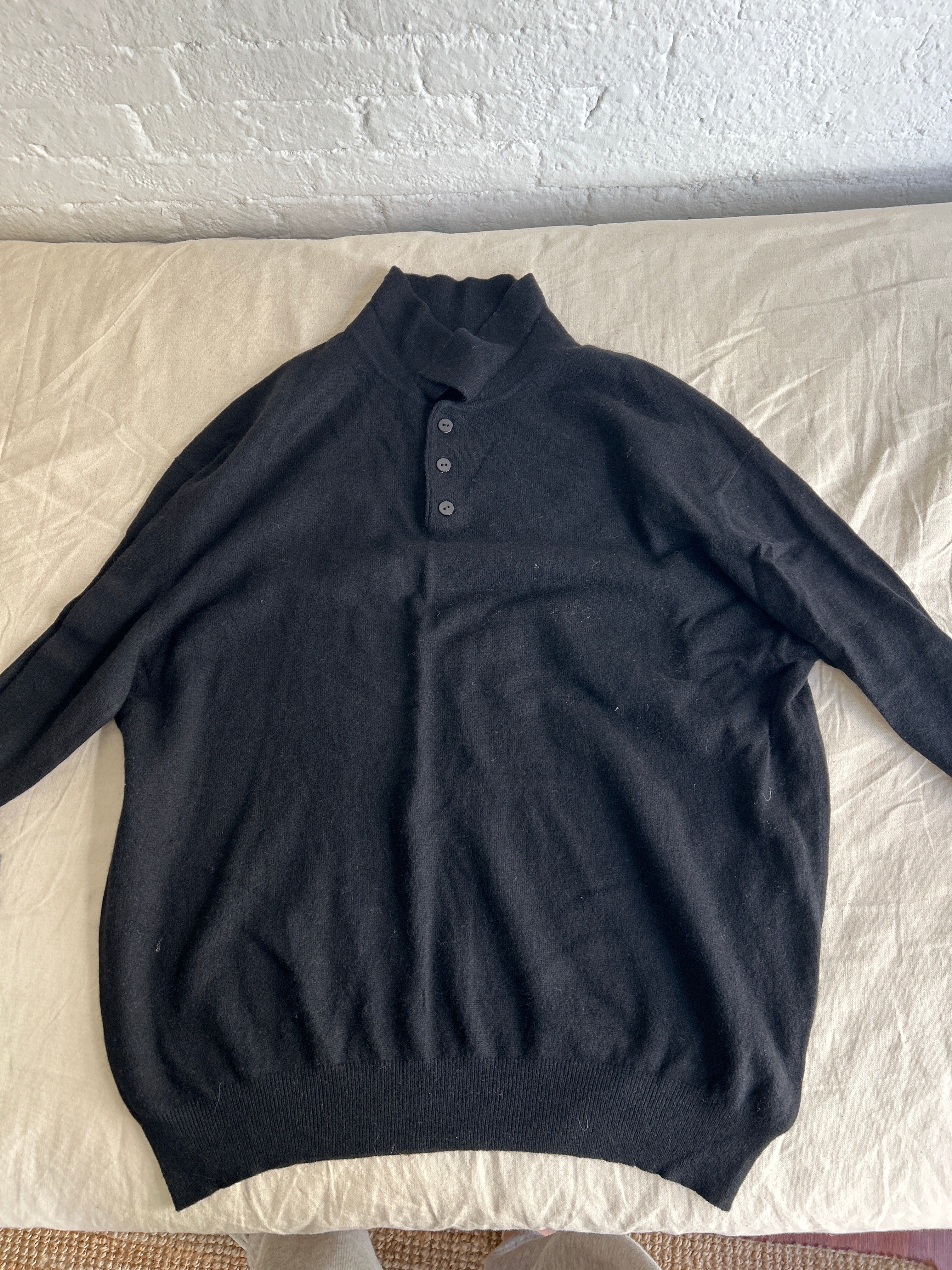 Nardo Black Collared Sweater